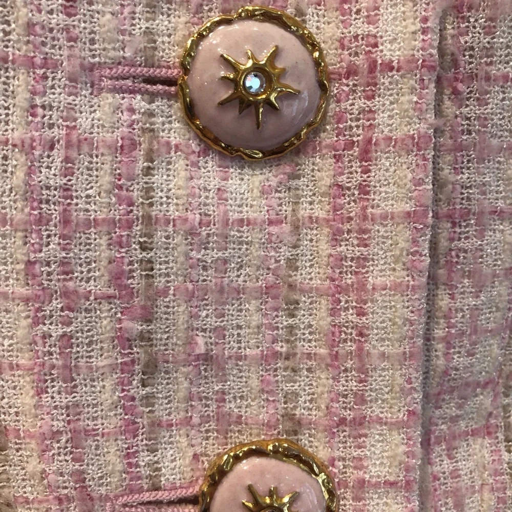 Chanel Runway Pink Jacket w/Embellishments, Pink & Gold Custom Buttons Size 40 - Picture 6 of 13